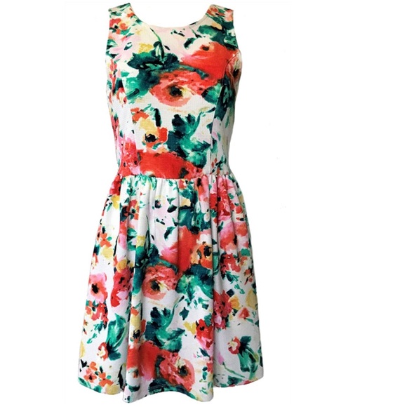 Trixxi Dresses & Skirts - Trixxi Floral Print Open-Back Dress